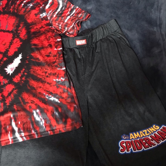 Marvel T-shirt and short set (never been where)spider man - Picture 2 of 7